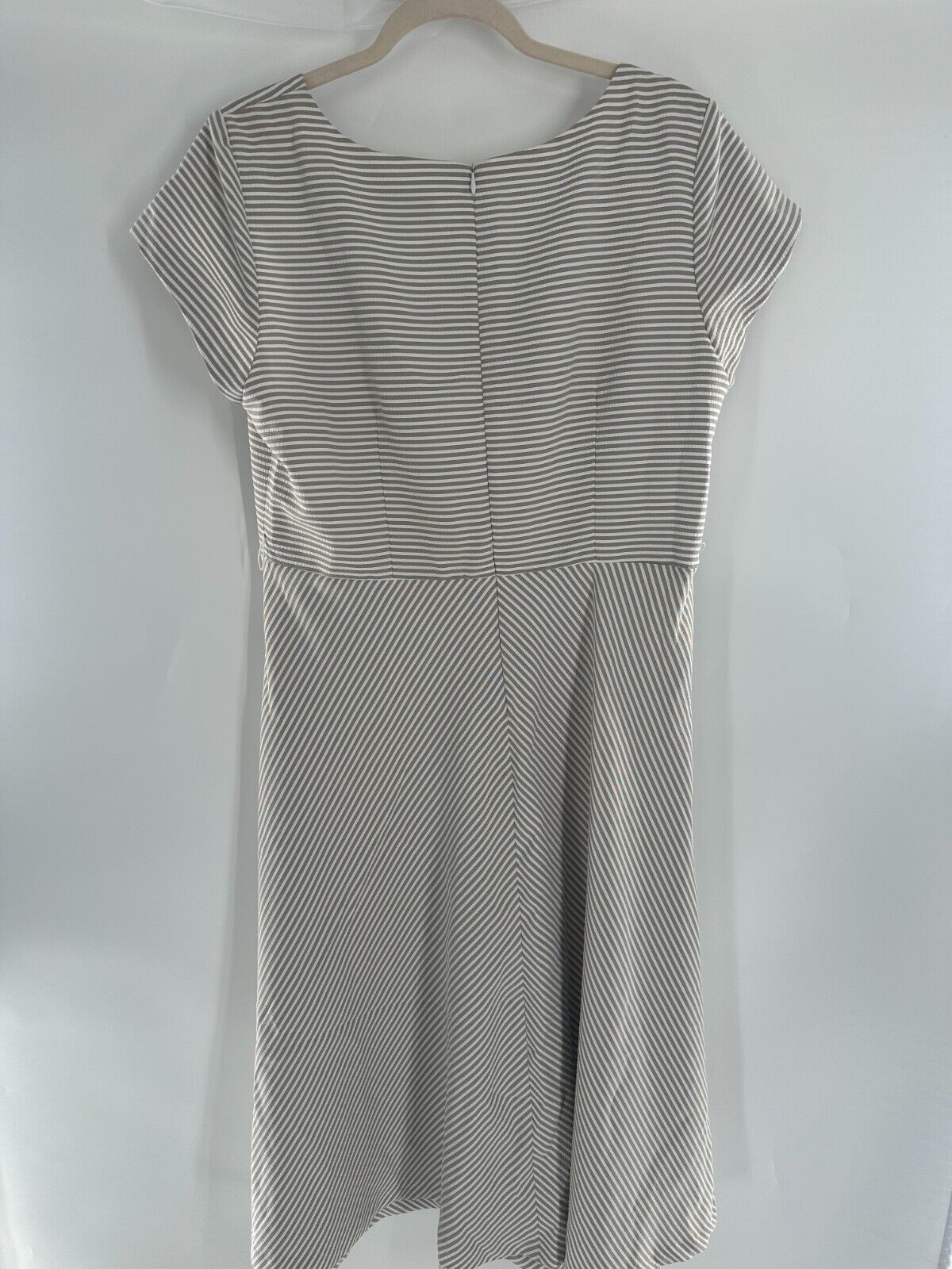 Shelby & Palmer Dress Women’s Size 14 Knee Length Striped Round Neck Back Zipper