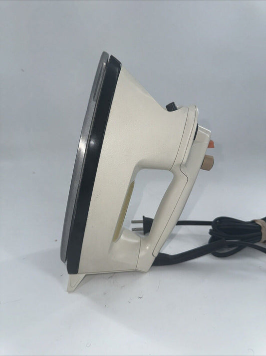 VINTAGE Black and Decker Light N Easy Steam and Dry Iron VTG F383