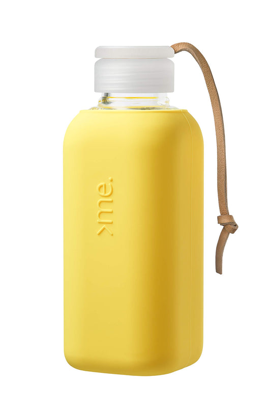 SquireMe Y1 Glass Water Bottles 20 oz Yellow Daisy (Reusable, Easy-Off Lid, Silicone Sleeve, Drinking Tumbler, Bottle, Dishwasher Clean, Clear, Large Drink Containers, BPA Free, Hot + Cold Liquid) - Opticdeals